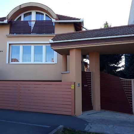 Kenezy Lux Apartman Vendeghaz Hajdúszoboszló Exterior foto